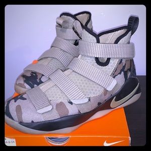 LeBron Soldier XI Basketball Perfect Condition